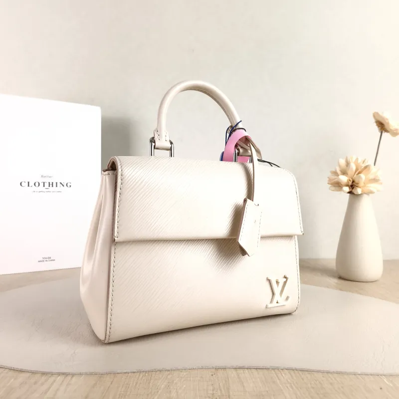 Louis Vuitton Crossbody Bag CLUNY White Epi Embossed Calfskin Mini 20 × 7.5 × 16 cm — cover view 5 of 5