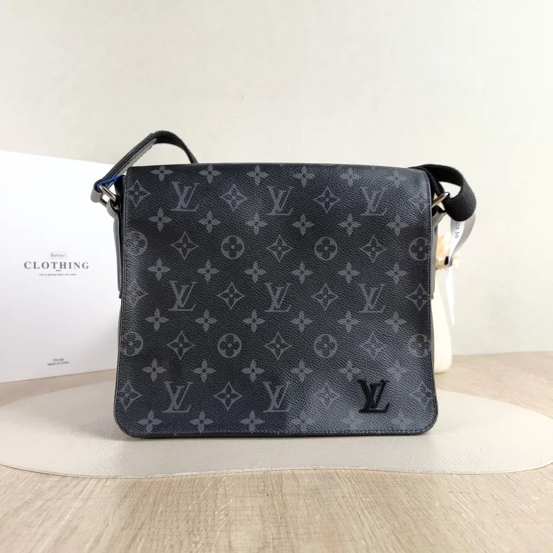 Louis Vuitton Crossbody Bag District Messenger Bag Monogram PVC Small 25 × 7 × 22 cm