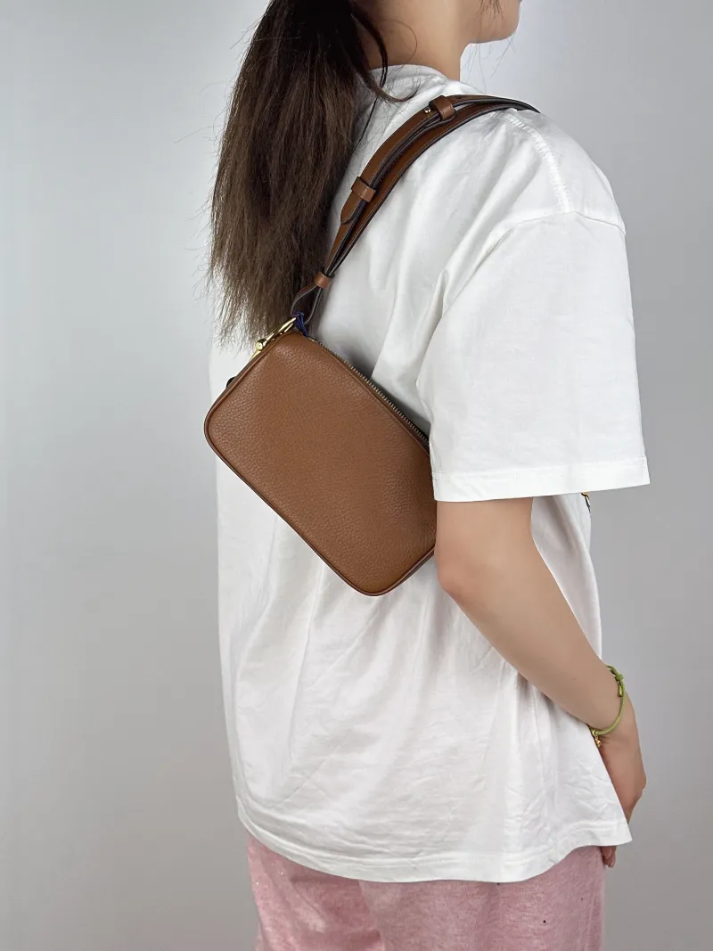 GUCCI Shoulder Bag Half Horsebit Horsebit Shoulder Bag Brown Calfskinmini19 × 9 × 9.5 cm — on-model view 1 of 2