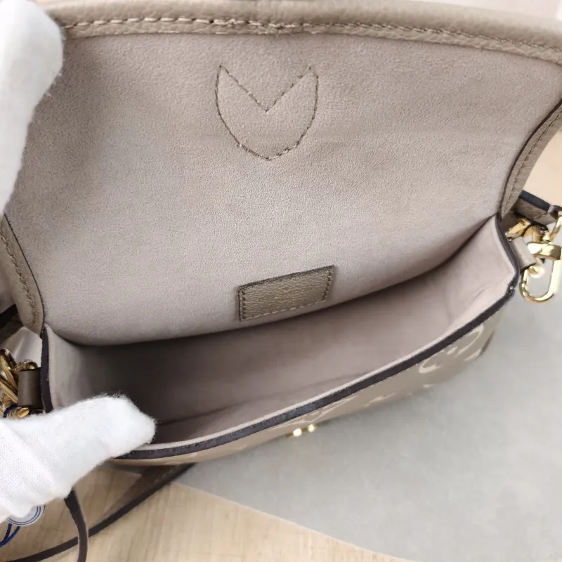 Louis Vuitton Crossbody Bag Diane Baguette Bag Empreinte Embossed Calfskin nano 19 × 6 × 10.5 cm — detail view 13 of 14
