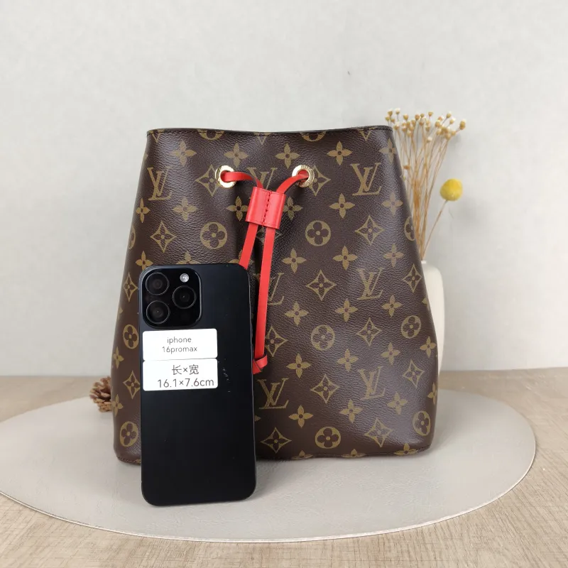 Louis Vuitton Shoulder Bag NÉONOÉ Bucket Bag PVC Medium 26 × 17.5 × 26 cm — cover view 2 of 5