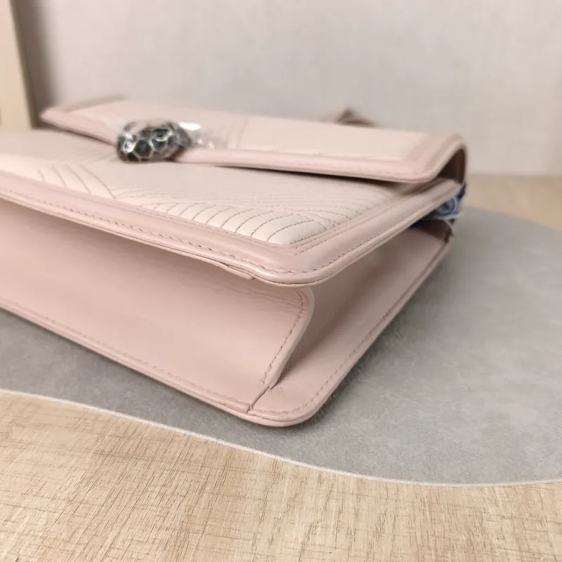 Bvlgari Crossbody Bag Serpenti Diamond Blast Lambskin 28.5 × 8.5 × 20 cm — detail view 11 of 12