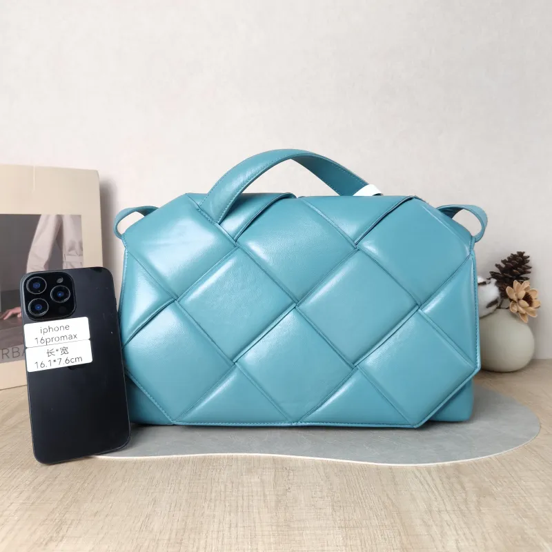 Bottega Veneta Shoulder Bag Woven Shoulder Bag Green Lambskin One Size 33 × 11.5 × 17 cm — cover view 2 of 5