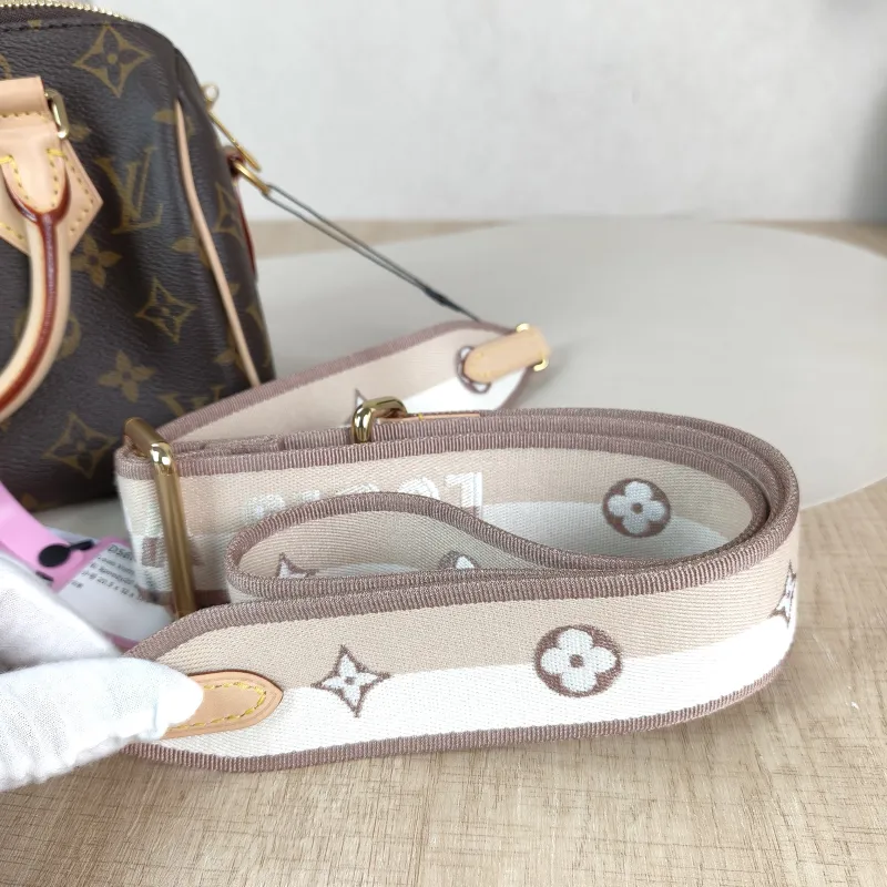 Louis Vuitton Crossbody Bag Speedy20 Shoulder Strap PVC Small 20.5 × 12 × 13.5 cm — detail view 7 of 10