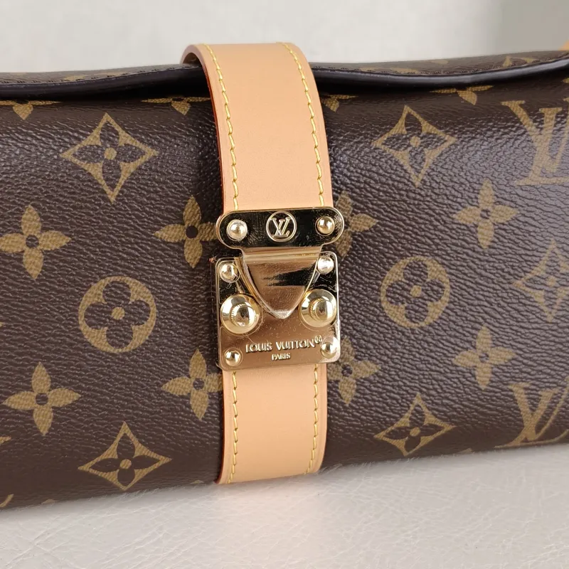 Louis Vuitton Shoulder Bag Pochette Mia Monogram PVC One Size 22 × 8 × 14.5 cm — detail view 6 of 10