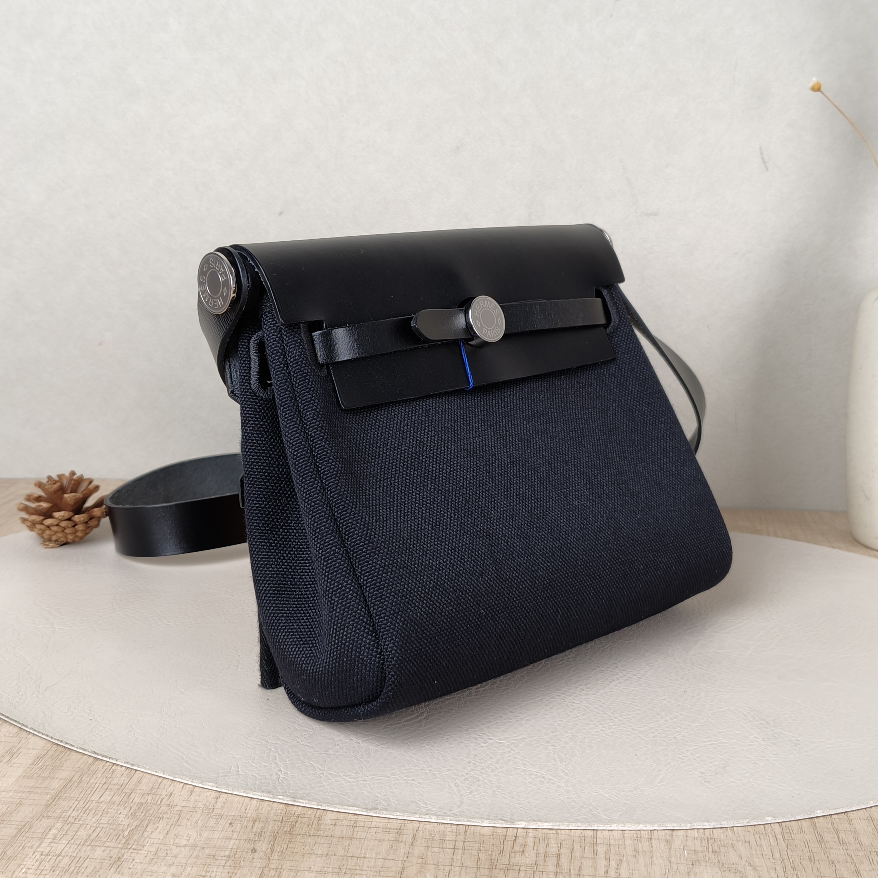 Hermès Crossbody Bag Herbag Zip 20Black Canvas mini20.5 × 7 × 16.5 cm — cover view 3 of 5