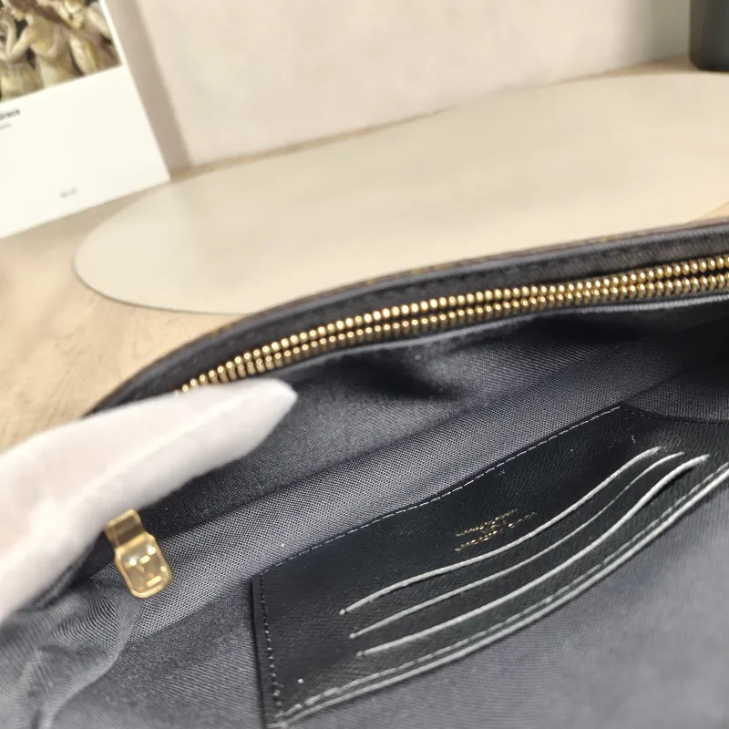 Louis Vuitton Crossbody Bag IVY Monogram PVC Small23.5 × 4.3 × 12 cm — detail view 5 of 13