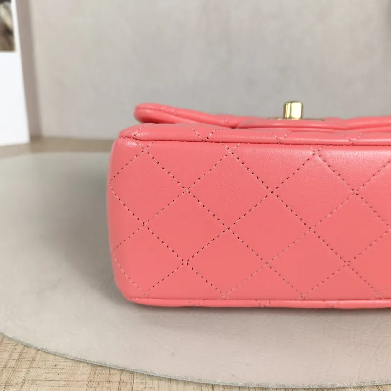 Chanel Crossbody Bag Red Lambskin One Size 17 × 8 × 13.5 cm — detail view 1 of 13