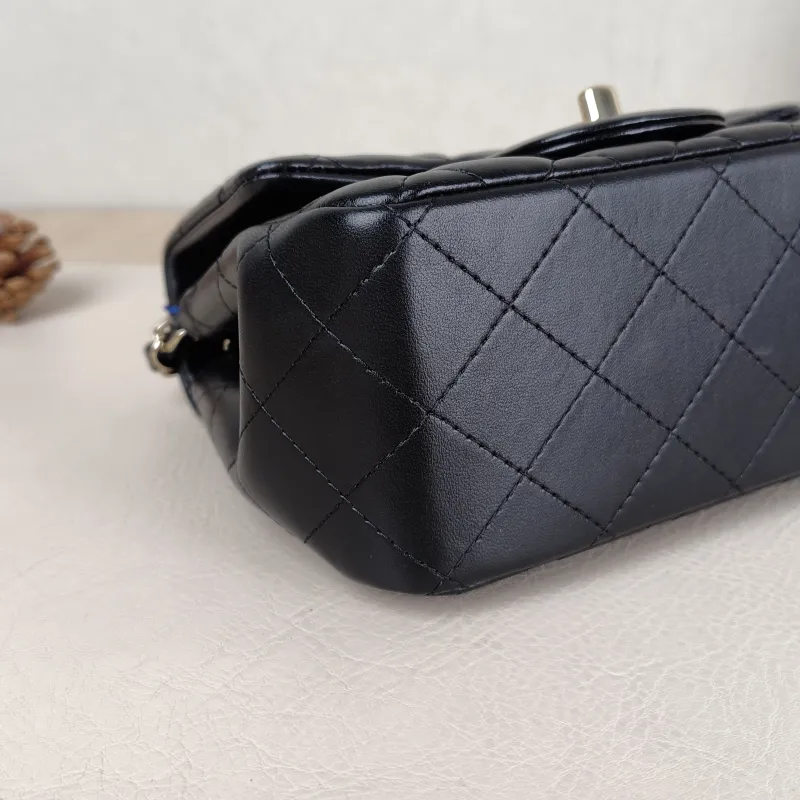 Chanel Crossbody Bag Classic Flap Mini CF Mini Black SL ambskin Mini 17 × 8 × 13.5 cm — detail view 9 of 13