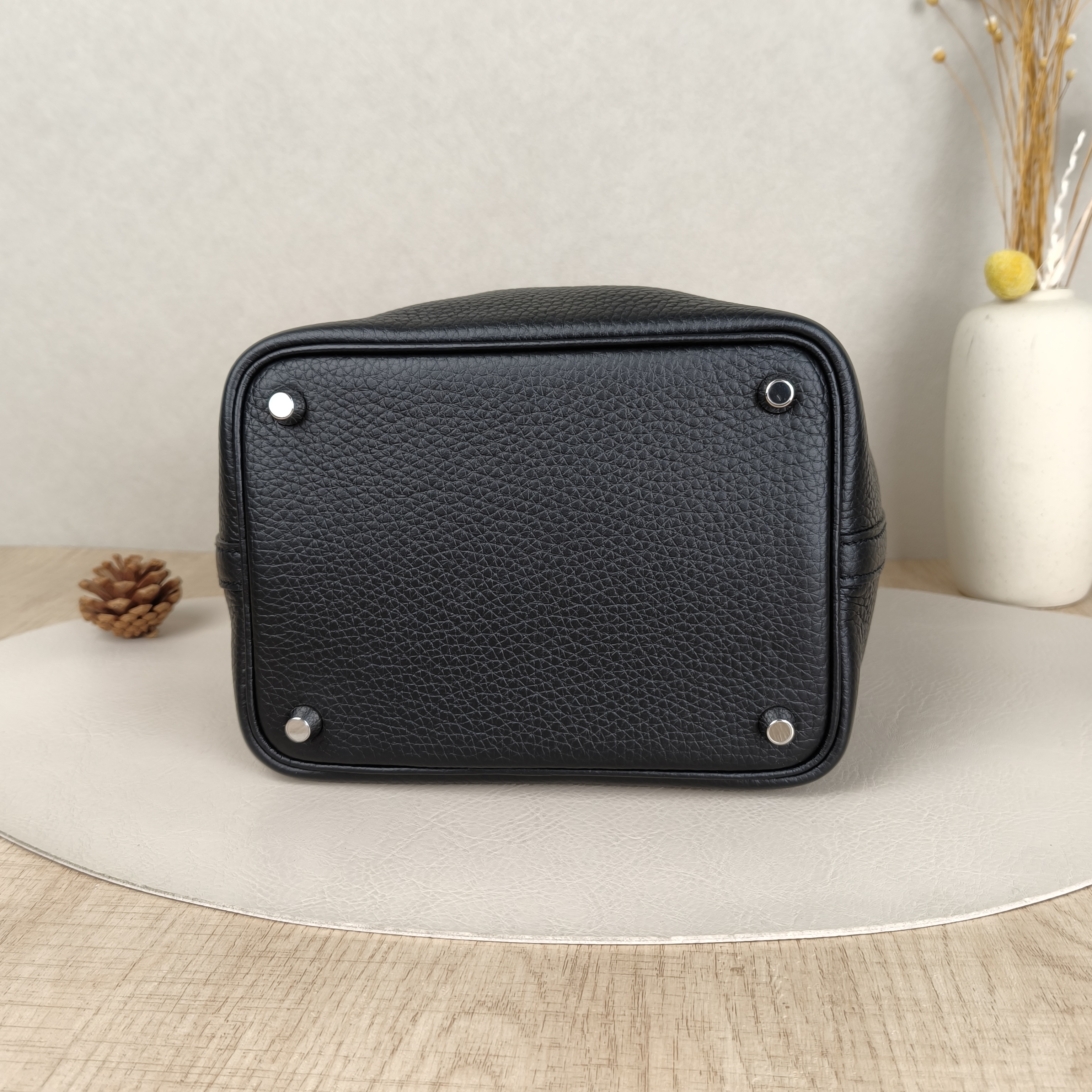 Hermès Top Handle Bag Picotin Lock 18 18Black Clemence Taurillon TC Calfskin Small18 × 13 × 19 cm — cover view 5 of 10