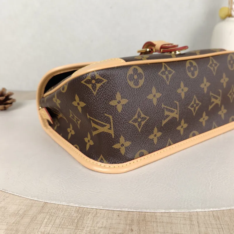 Louis Vuitton Crossbody Bag Diane Baguette Bag Shoulder Strap PVC Small 24 × 9 × 15 cm — detail view 10 of 15