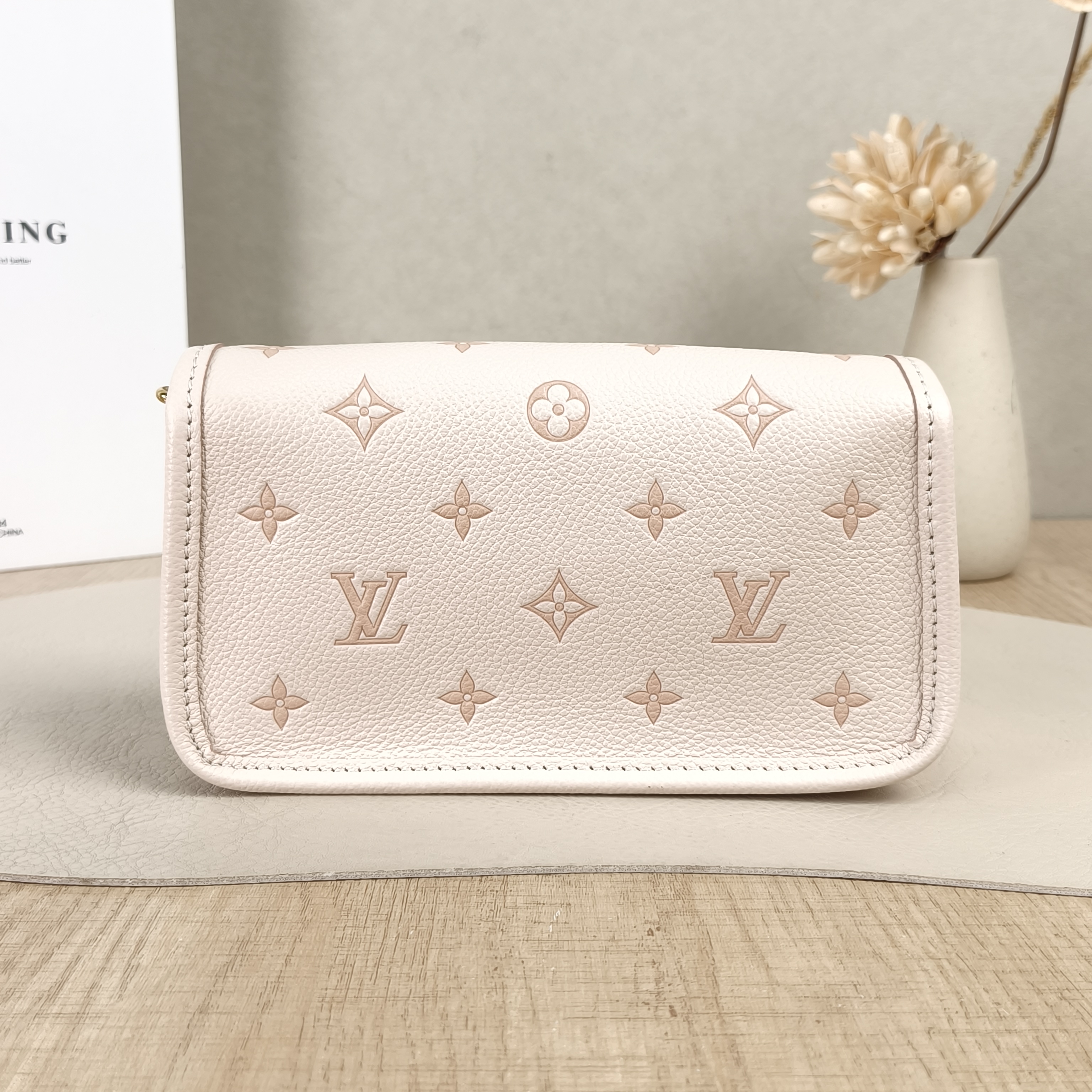 Louis Vuitton Crossbody Bag Diane Baguette Bag Pink · White Calfskinnano19 × 6 × 10.5 cm — cover view 3 of 6