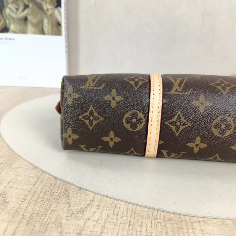 Louis Vuitton Shoulder Bag Squire East West Monogram PVC One Size29 × 8 × 14 cm — detail view 9 of 10
