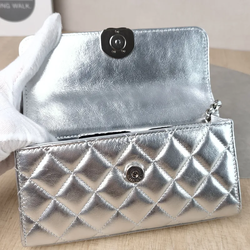 Chanel Crossbody Bag kelly Silver Waxed Leather One Size 18 × 4.5 × 10 cm — detail view 4 of 12