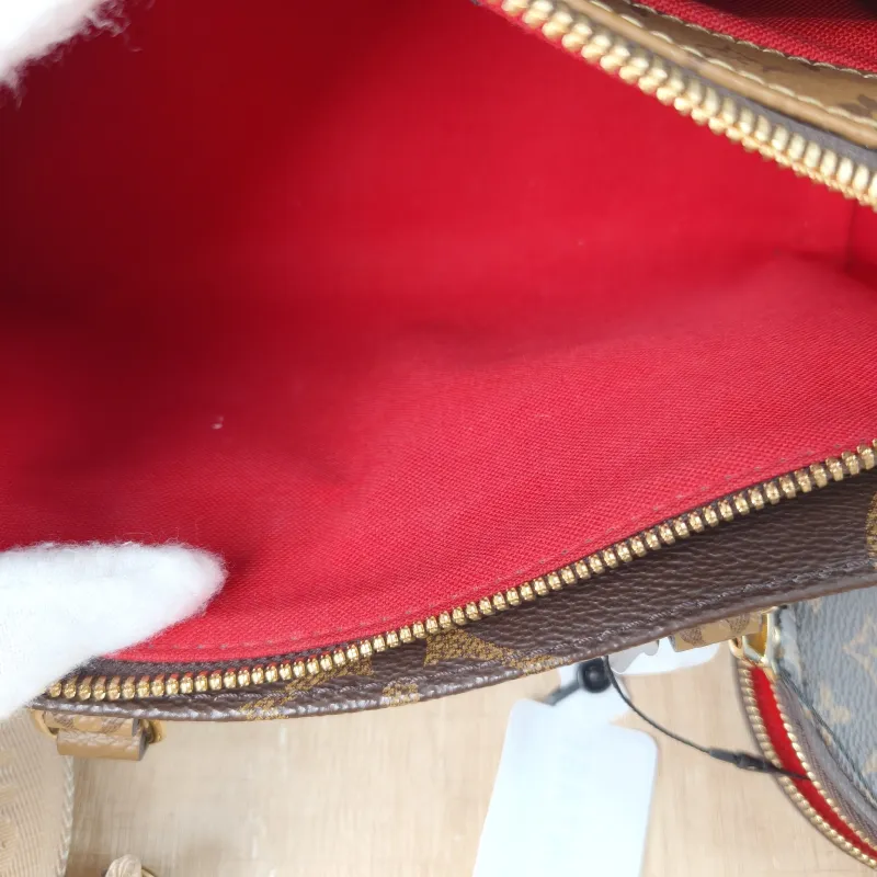 Louis Vuitton Crossbody Bag Onthego East West Monogram PVC Small 25 × 10 × 13 cm — detail view 1 of 12