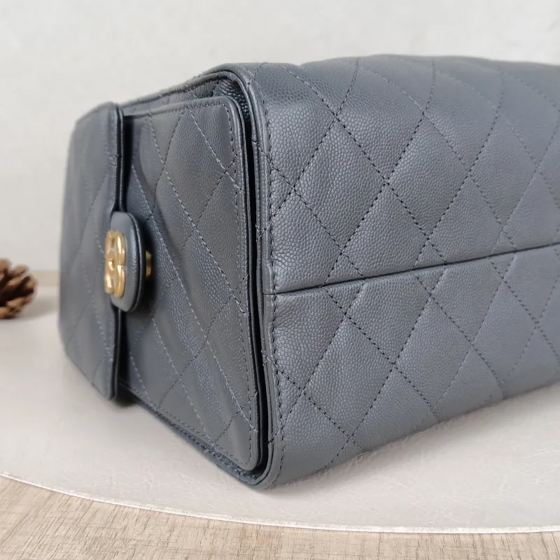 Chanel Shoulder Bag25Bag Grey Calfskin Small26 × 14 × 30 cm — detail view 10 of 14