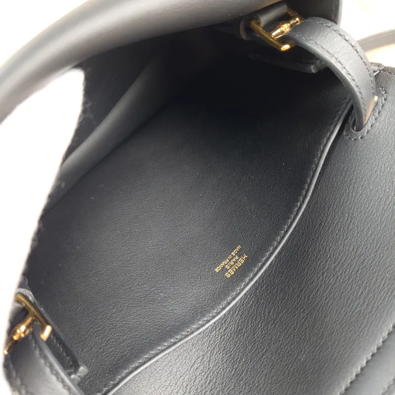 Hermès Crossbody Bag Halzan Black Swift Calfskinmini22 × 6.5 × 15 cm — detail view 9 of 13