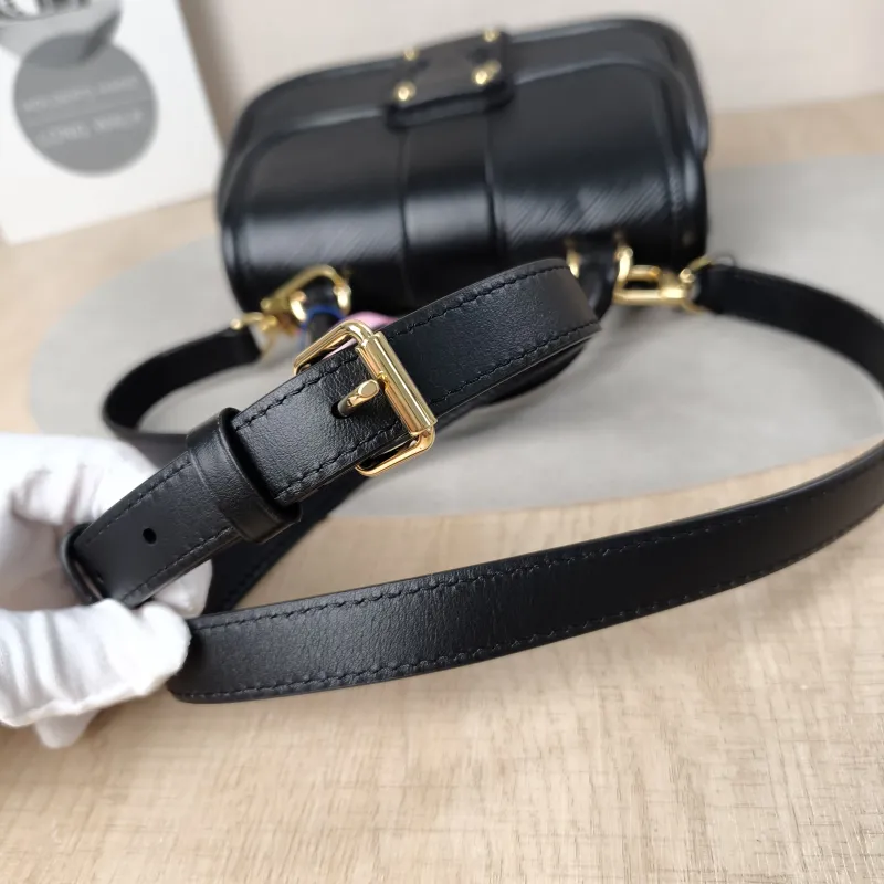 Louis Vuitton Crossbody Bag Hide and Seek Messenger Bag Black Epi Embossed Calfskin One Size21 × 8 × 15 cm — detail view 17 of 18