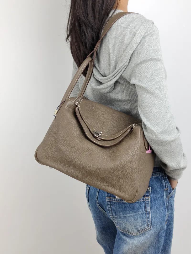 Hermès Shoulder Bag Lindy 30 TC Calfskin Medium 30 × 15 × 19 cm A — on-model view 2 of 2