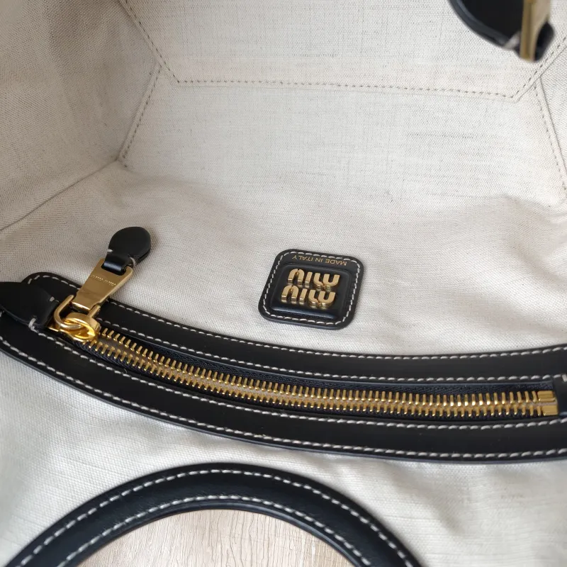 Miumiu Shoulder Bag IVY Tote Shopping Tote Black CC alfskin Small 22 × 12 × 23.5 cm — detail view 2 of 10
