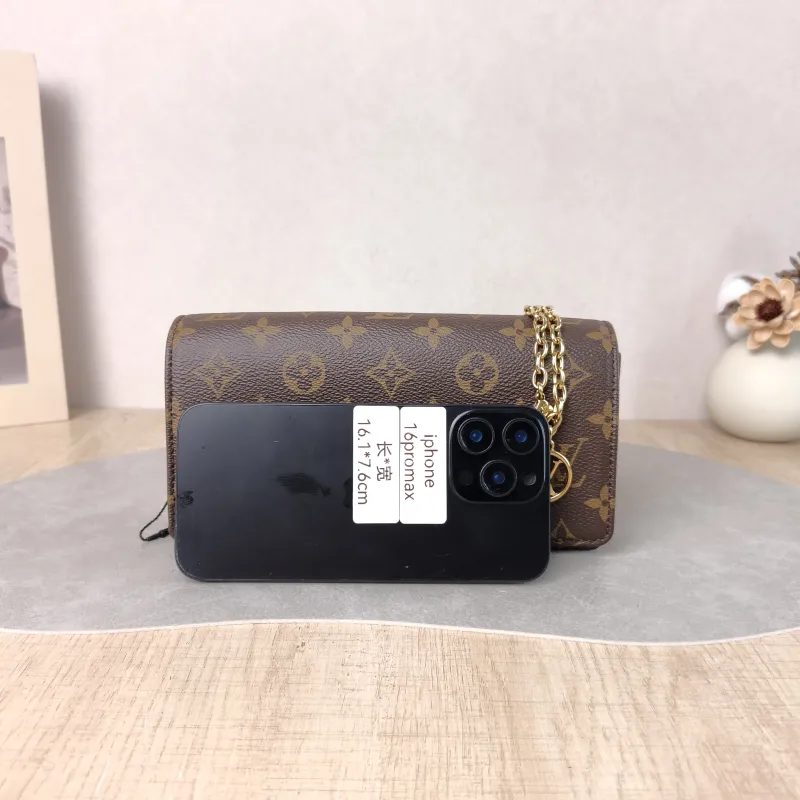 Louis Vuitton Crossbody Bag LILY Chain Bagwoc Monogram PVC 21 × 3.5 × 10.5 cm — cover view 2 of 5