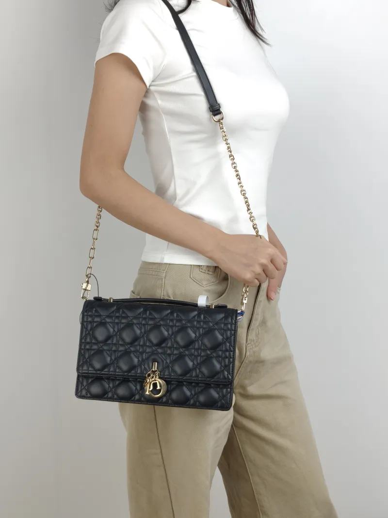 DIOR Crossbody Bag My Chain Bag Black Lambskin One Size 24 × 6.5 × 15 cm — on-model view 2 of 2