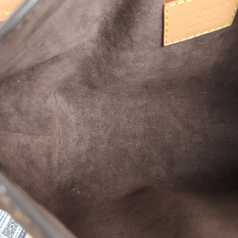 Louis Vuitton Shoulder Bag Pochette Mia Monogram PVC One Size 22 × 8 × 14.5 cm — detail view 7 of 10