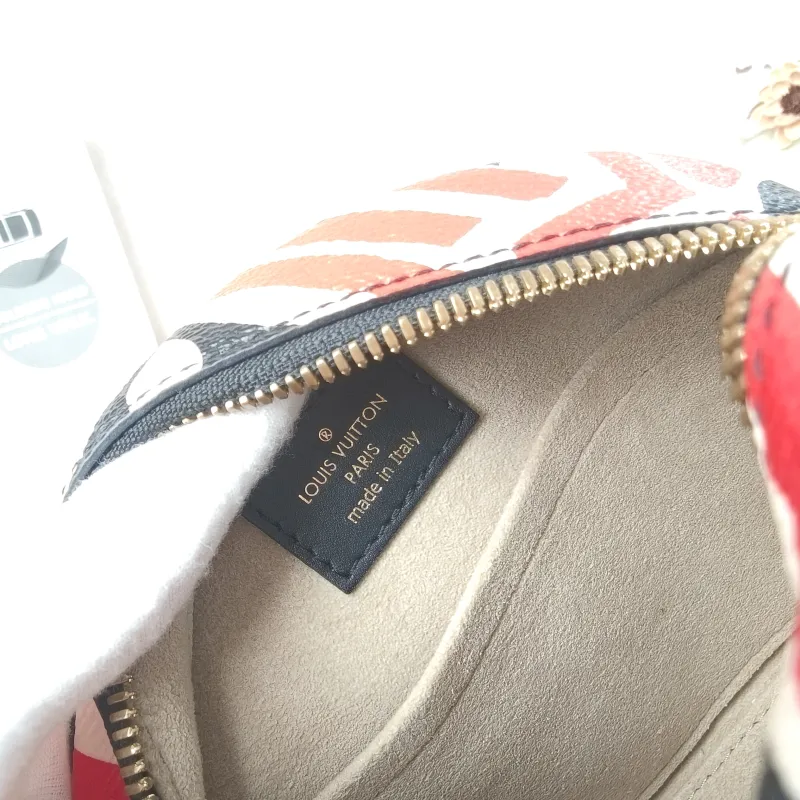 Louis Vuitton Crossbody Bag BOITE CHAPEAU SOUPLE Black PVC Small 17 × 7 × 16 cm — detail view 7 of 9