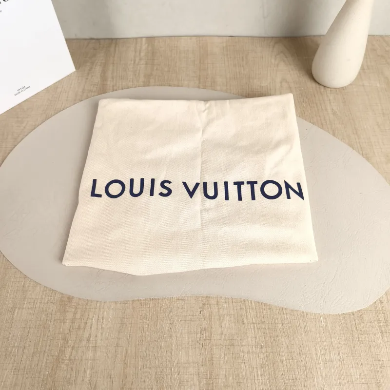 Louis Vuitton Shoulder Bag Squire East West PVC One Size29 × 8 × 14 cm — detail view 4 of 9