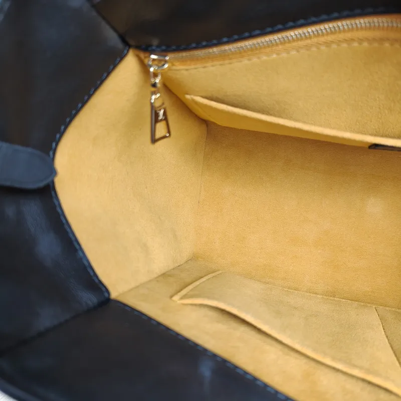 Louis Vuitton Top Handle Bag On My Side Black Calfskin Medium30.5 × 14 × 24.5 cm — detail view 2 of 14
