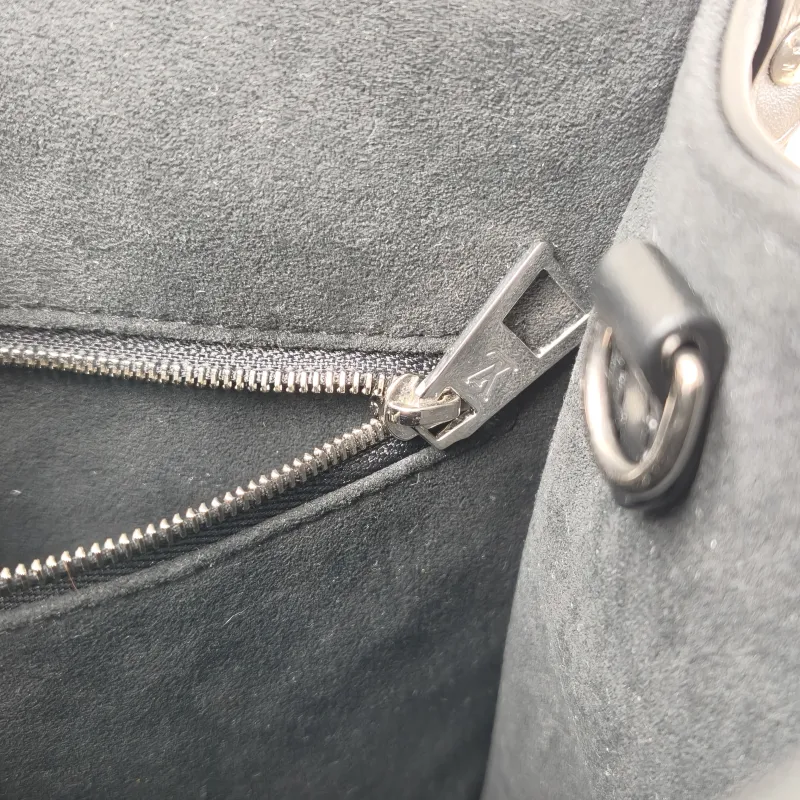 Louis Vuitton Shoulder Bag Onthego Black Calfskin Small 25 × 11.5 × 19 cm Shoulder Strap — detail view 4 of 12
