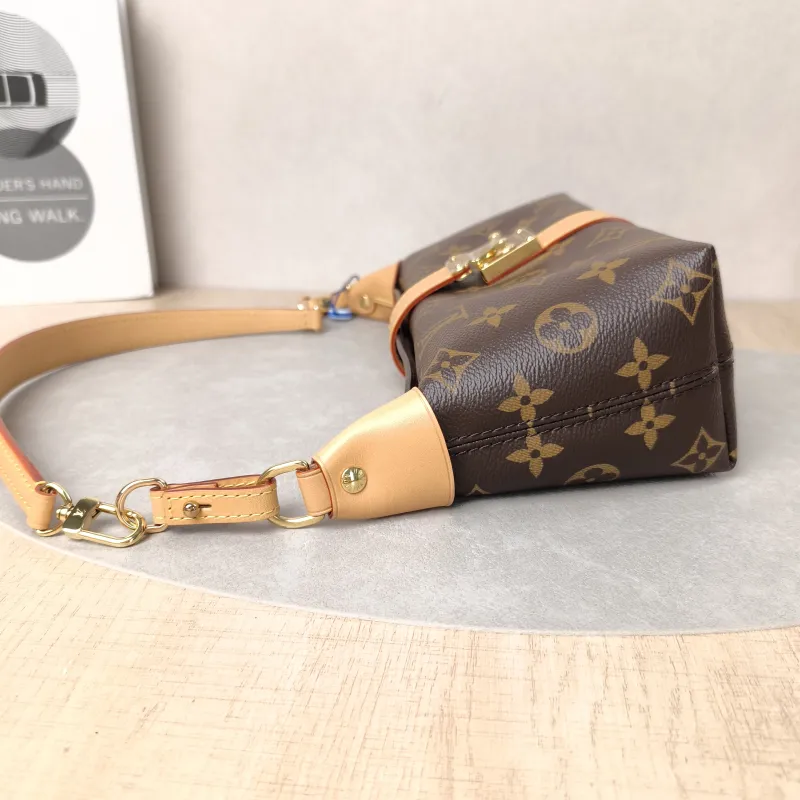 Louis Vuitton Shoulder Bag Pochette Mia Monogram PVC One Size22 × 8 × 14.5 cm — detail view 1 of 16