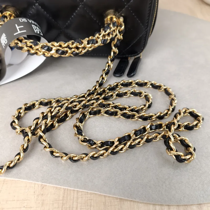 Chanel Crossbody Bag Black Lambskin Mini 16 × 8 × 9.5 cm — detail view 8 of 15