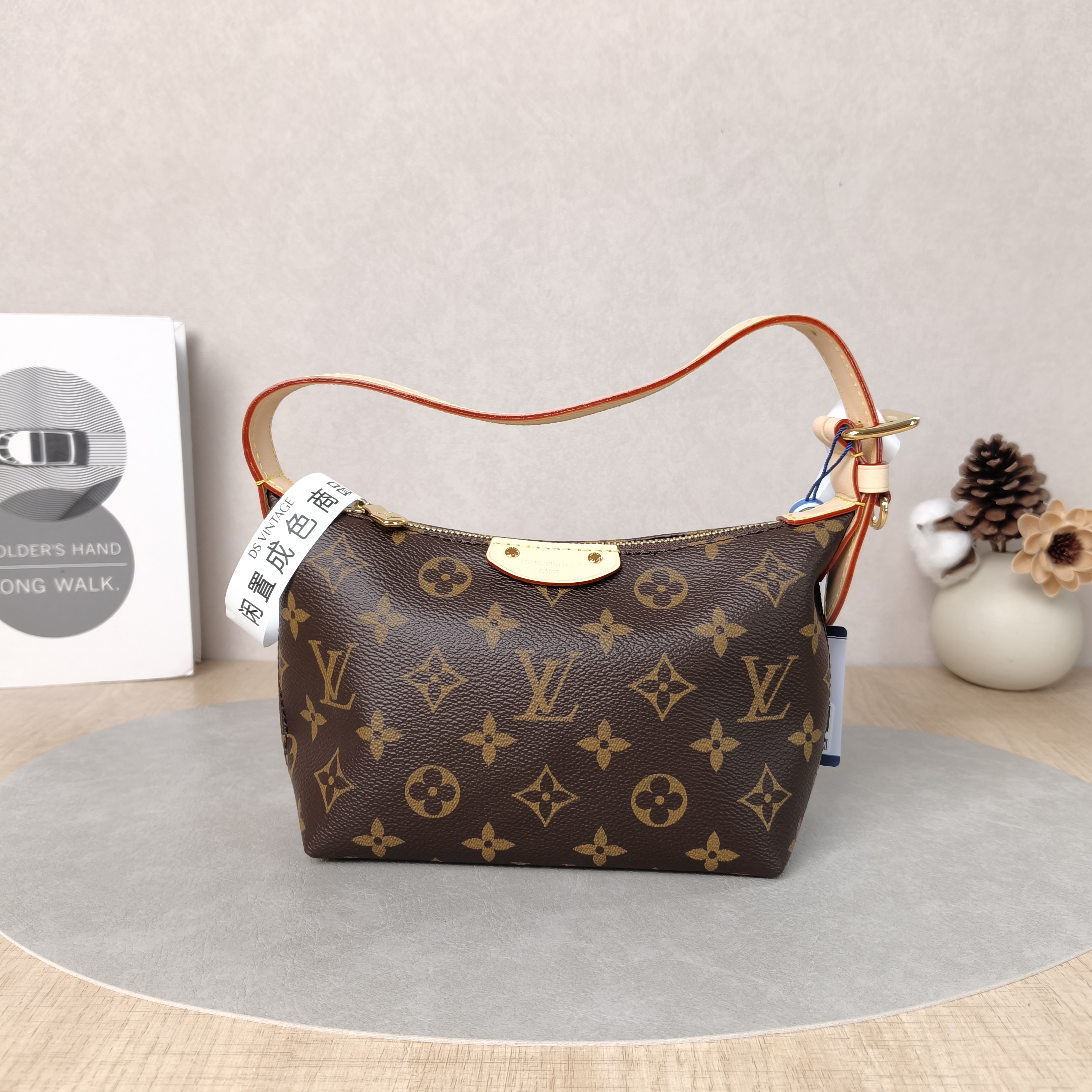 Louis Vuitton Shoulder Bag Pochette Hills Monogram PVC One Size18.5 × 6.5 × 11 cm