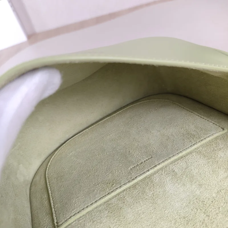 CELINE Crossbody Bag FOLCO TRIOMPHE Green Calfskin One Size 18.5 × 7 × 15 cm — detail view 8 of 12