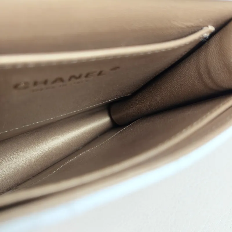 Chanel Crossbody Bagcf Collection Pearl Edition Crossbody Bag White Lambskin One Size15.5 × 4 × 15.5 cm — detail view 7 of 10