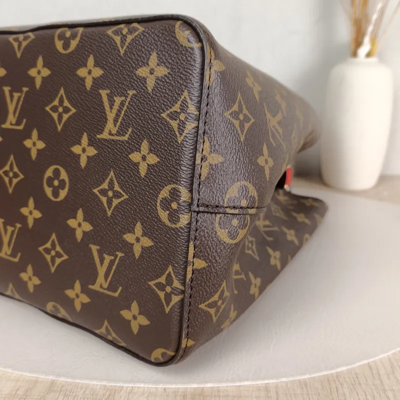 Louis Vuitton Shoulder Bag NÉONOÉ Bucket Bag PVC Medium 26 × 17.5 × 26 cm — detail view 6 of 9
