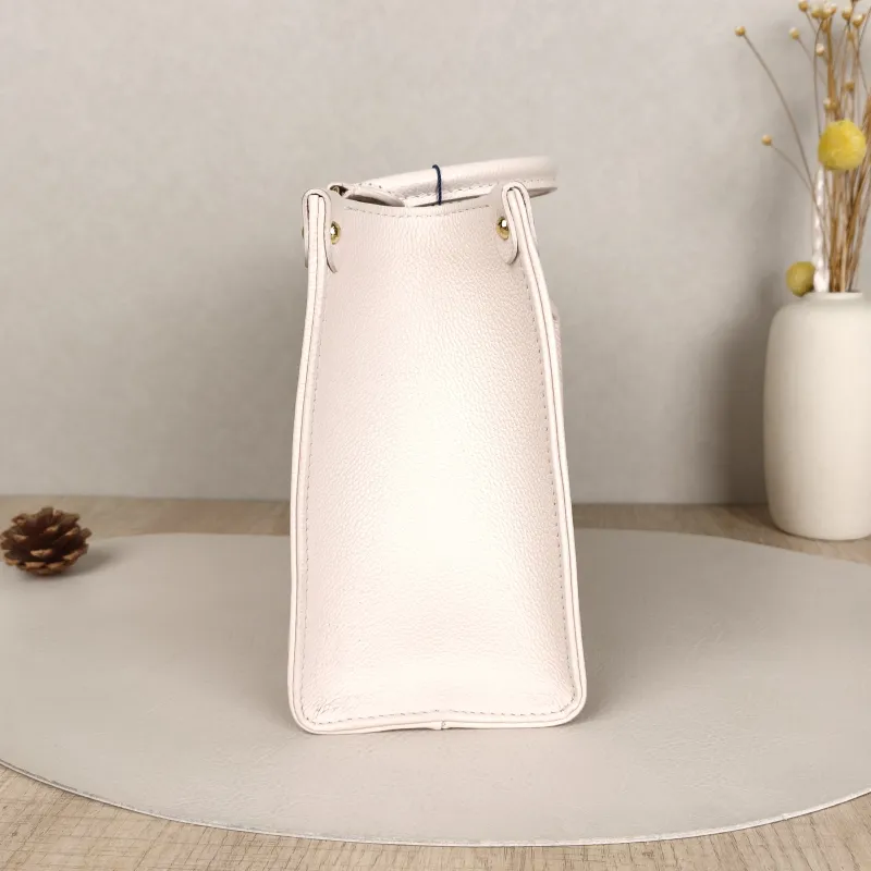 Louis Vuitton Shoulder Bag Onthego White Empreinte Embossed Calfskin Monogram Small25 × 11.5 × 19 cm — detail view 4 of 12