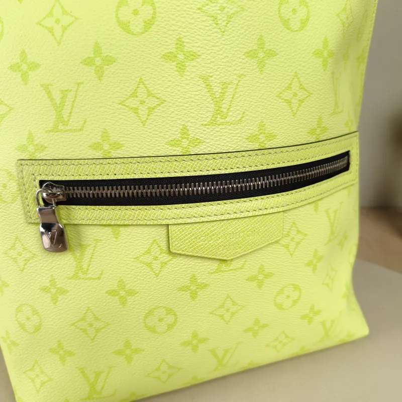 Louis Vuitton Backpack Discovery Slim Backpack Green PVC · Calfskin One Size28 × 13 × 38 cm — detail view 9 of 13