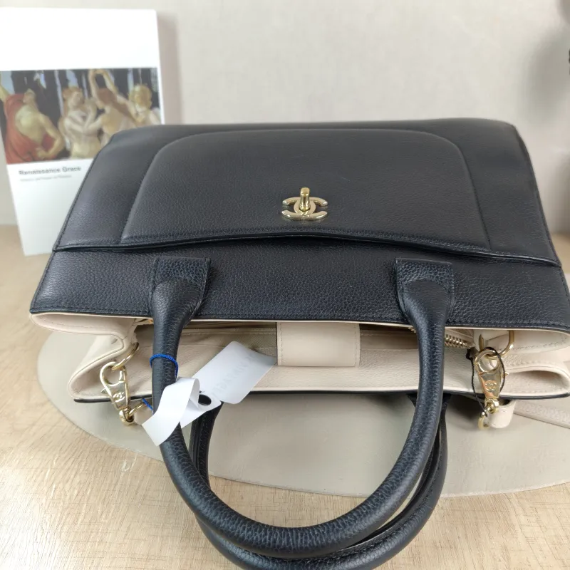 Chanel Shoulder Bag Neo Executive Tote Tote Bag Black Grained Calfskin 36 × 14 × 23 cm 24 — detail view 7 of 11