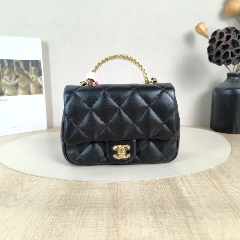 Chanel Crossbody Bag Black Lambskin One Size19 × 6 × 12 cm