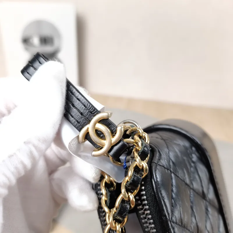 Chanel Crossbody Bag Gabrielle Gabrielle Bag Black Calfskinmini19 × 4 × 10 cm — detail view 9 of 15