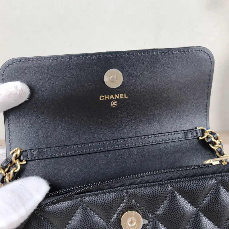 Chanel Crossbody Bag Black Grained Calfskin 17 × 4 × 9 cm — detail view 5 of 11