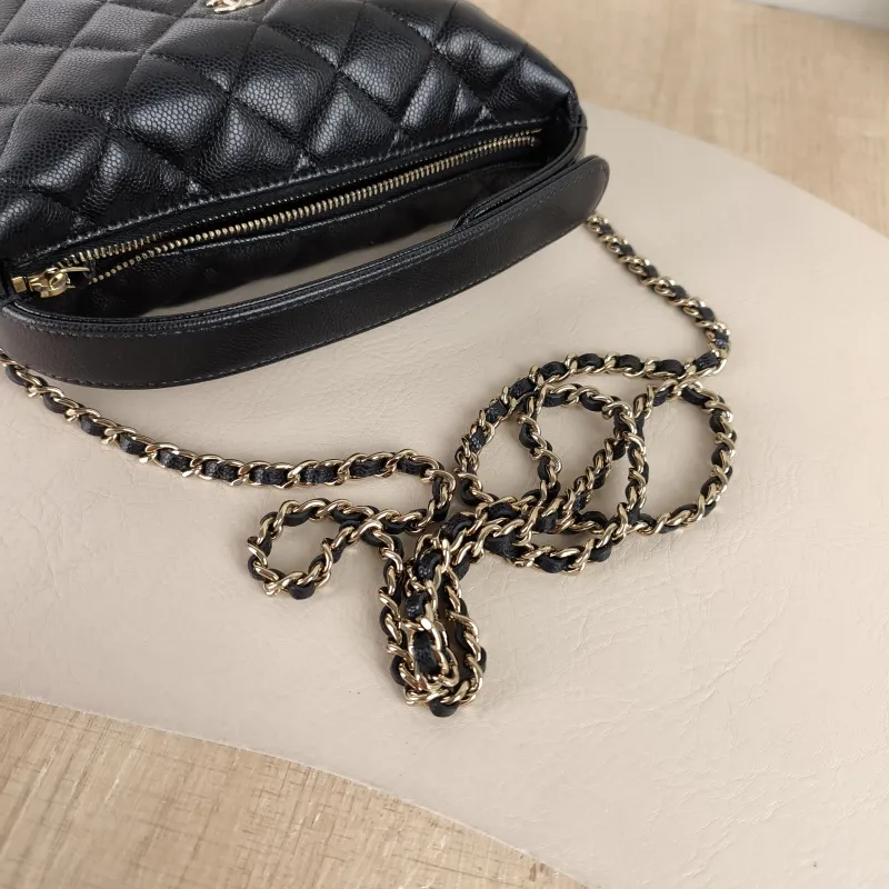Chanel Crossbody Bag Crossbody Bag Black Grained Calfskin 21.5 × 7.5 × 19 cm — detail view 5 of 11