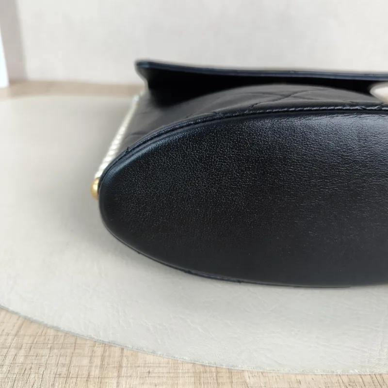 Chanel Crossbody Bag Pearl Crossbody Bag Black Calfskin One Size18.5 × 7.5 × 19 cm — detail view 8 of 11