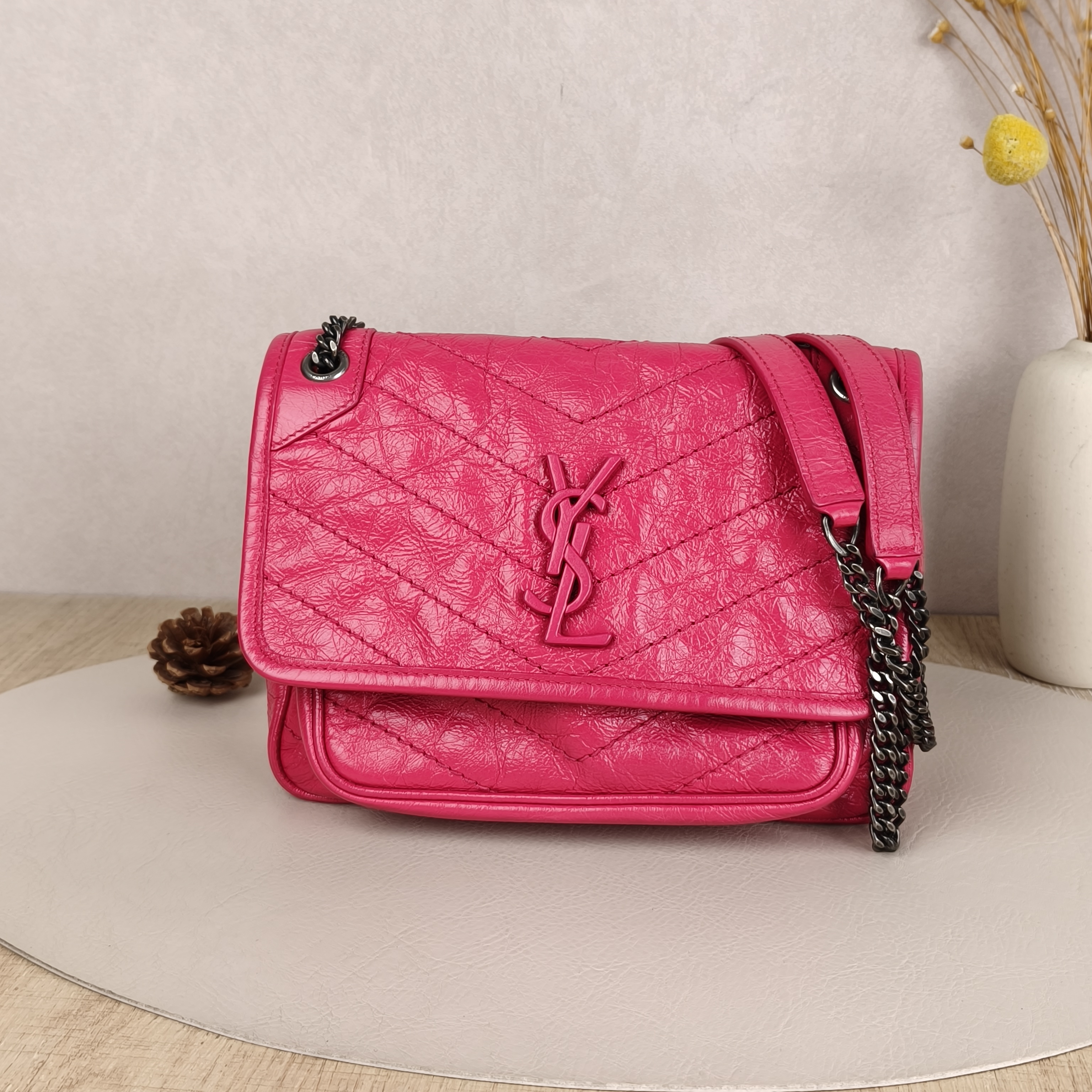SAINT LAURENT Niki Small Red Waxed Leather · 21 × 7.5 × 16 cm