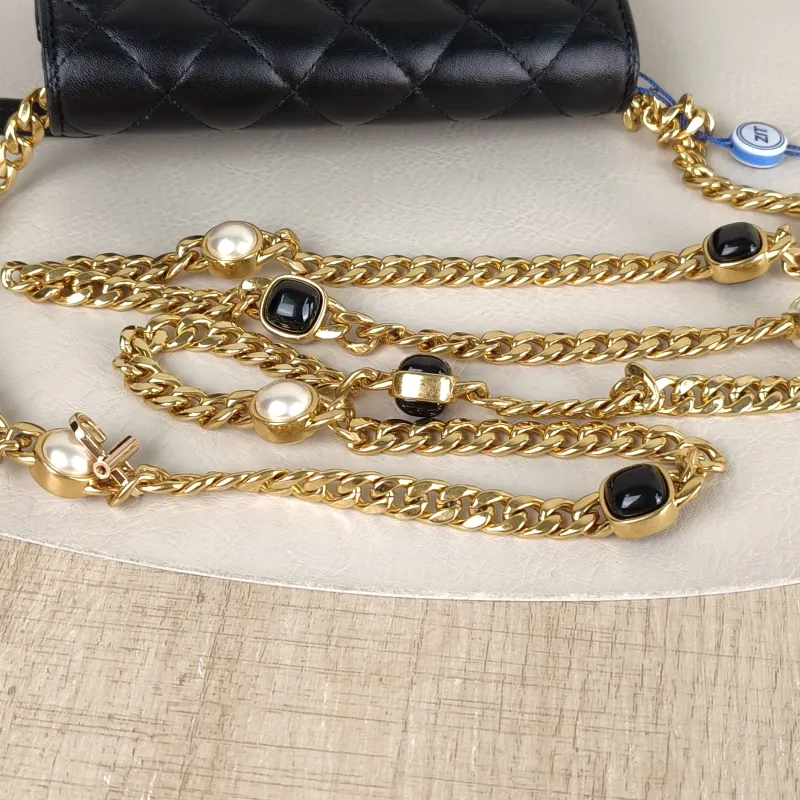 Chanel Crossbody Bag woc Black Lambskin One Size15.5 × 5 × 11 cm — detail view 3 of 12