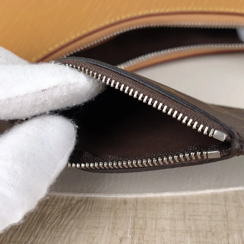 Louis Vuitton Crossbody Bag MARELLE Epi Embossed Calfskin Small 25 × 8 × 15 cm — detail view 10 of 13