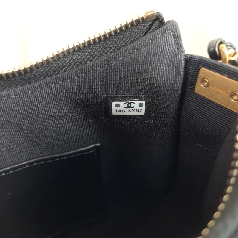 Chanel Shoulder Bag hobo 19 Black Lambskin Small 20 × 4.5 × 13 cm — detail view 9 of 12