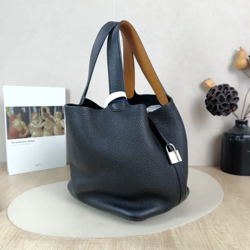 Hermès Top Handle Bag Picotin Lock 22 22 Black Colorblock Taurillon Clemence TC Calfskin Medium 22 × 18 × 21 cm A — cover view 4 of 5